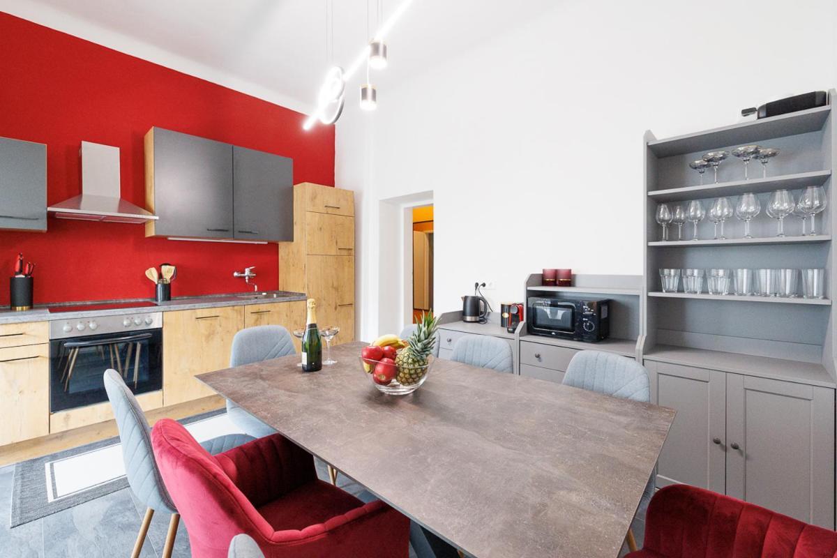 New Shalalaliving Vienna Spacious Home For Family & Friends Экстерьер фото